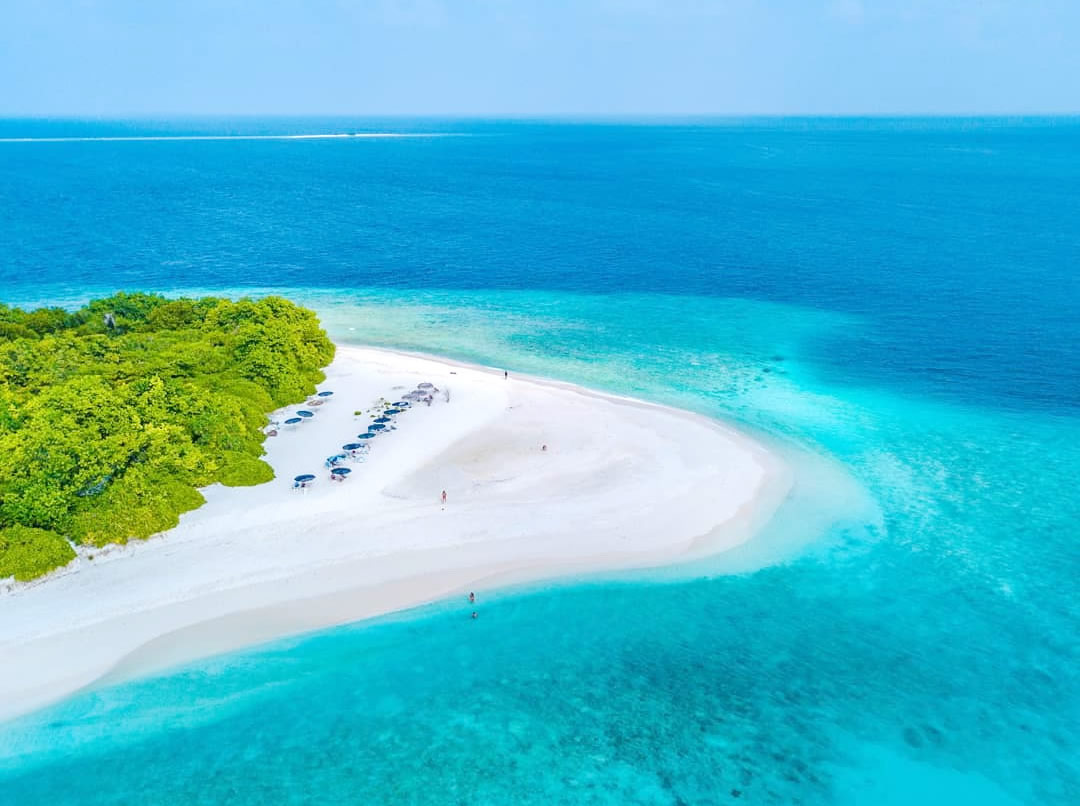Ukulhas beach and coral reef